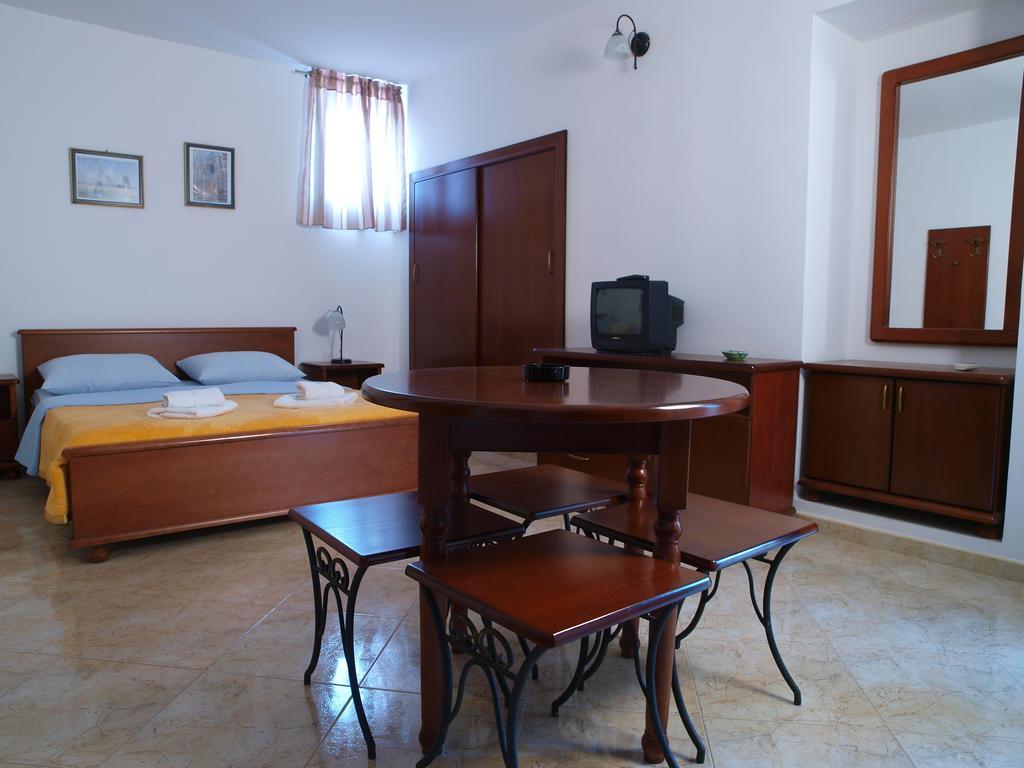 Apartments Obala Dragovic Petrovac Kamer foto