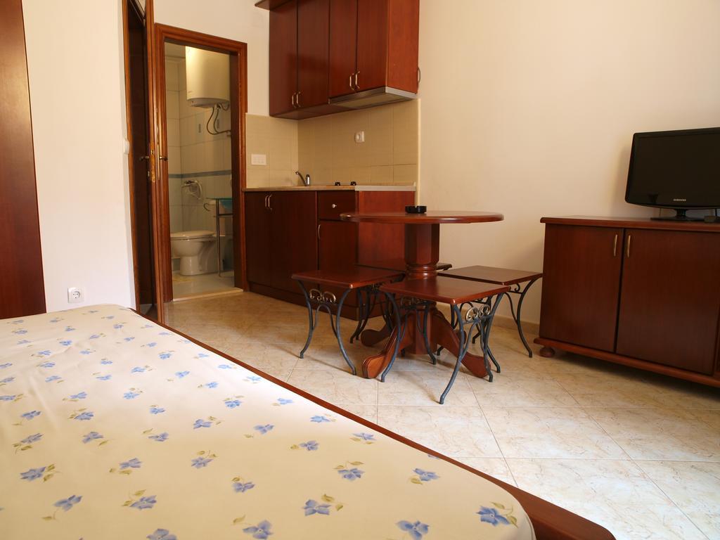 Apartments Obala Dragovic Petrovac Kamer foto