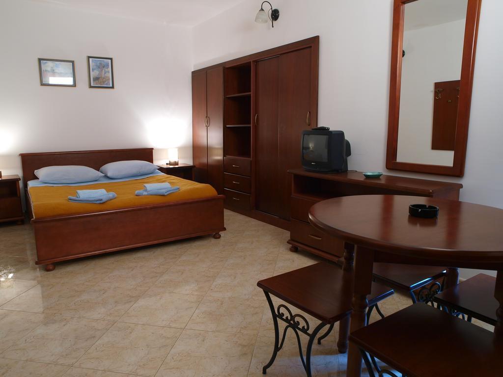 Apartments Obala Dragovic Petrovac Kamer foto