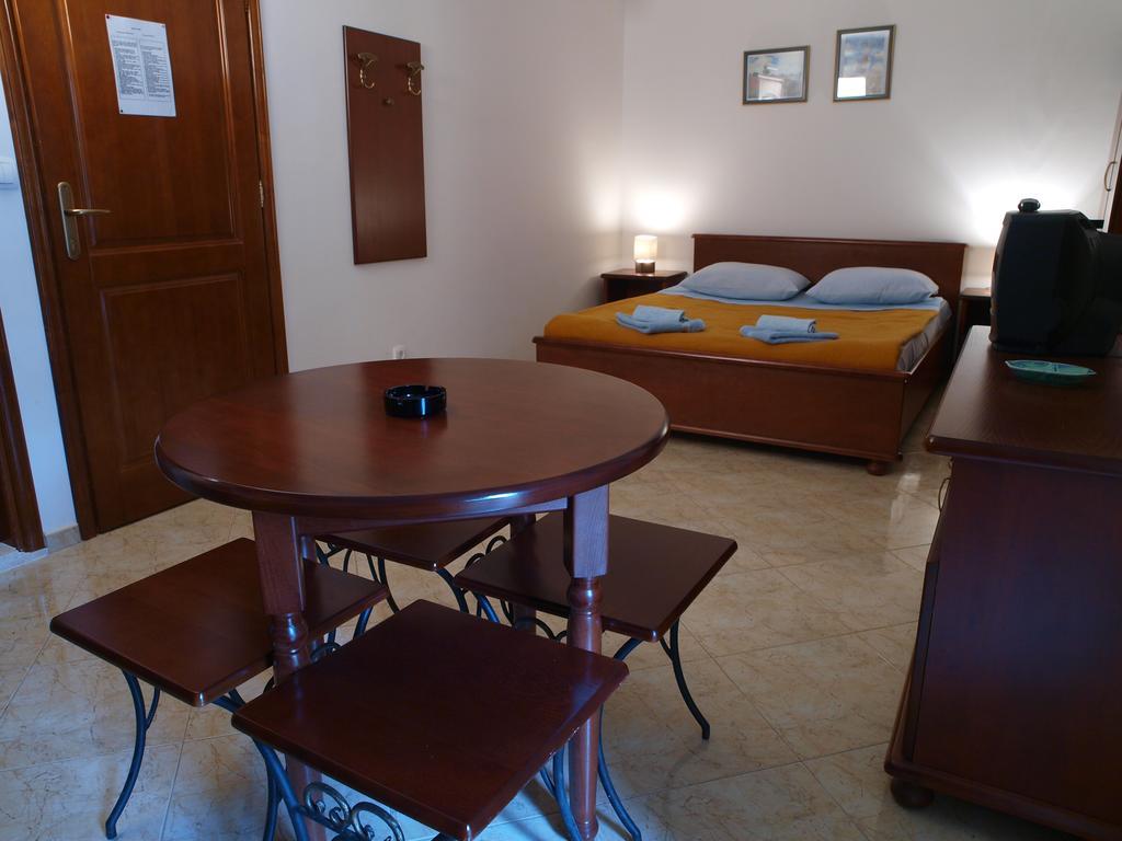 Apartments Obala Dragovic Petrovac Kamer foto