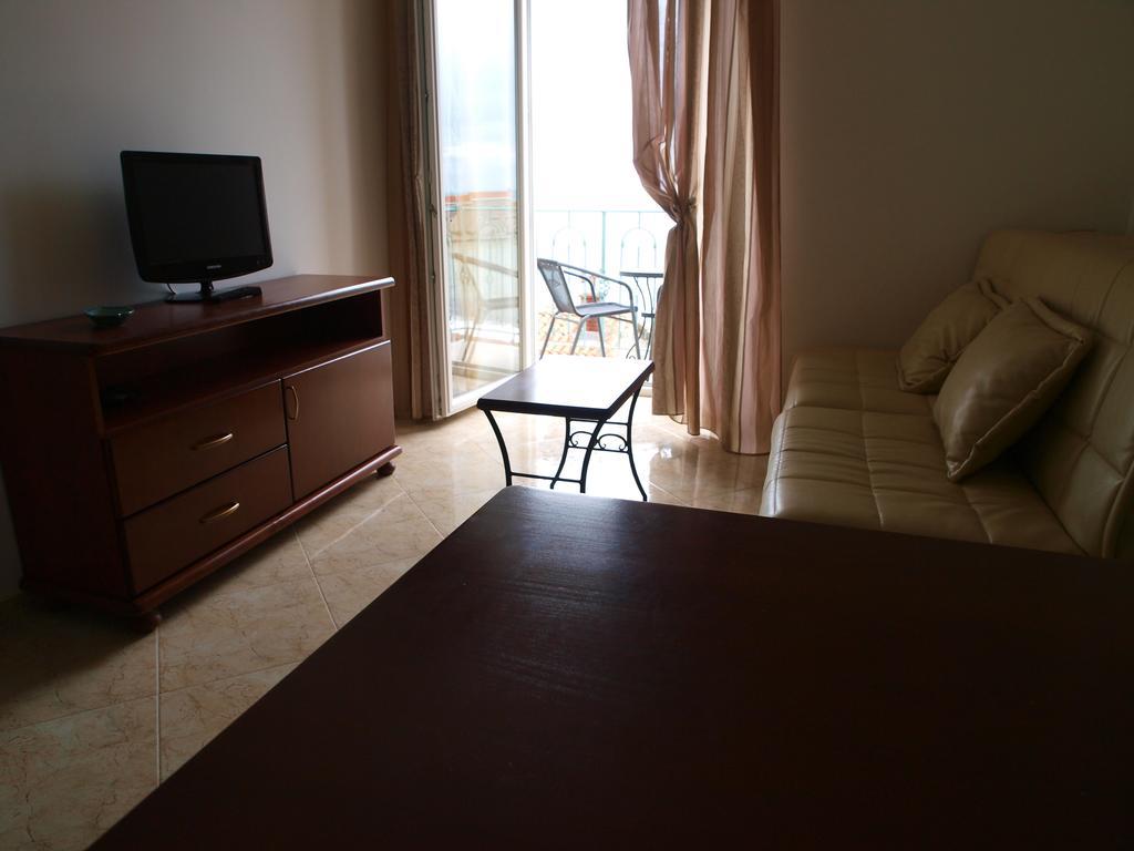 Apartments Obala Dragovic Petrovac Kamer foto