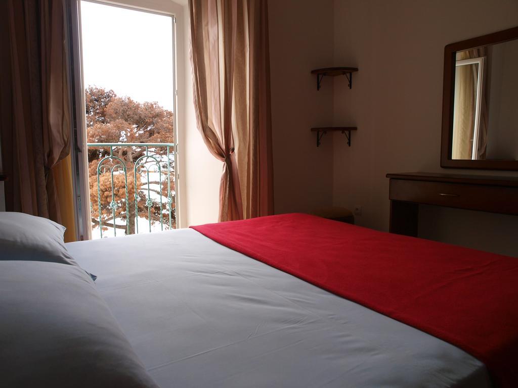 Apartments Obala Dragovic Petrovac Kamer foto