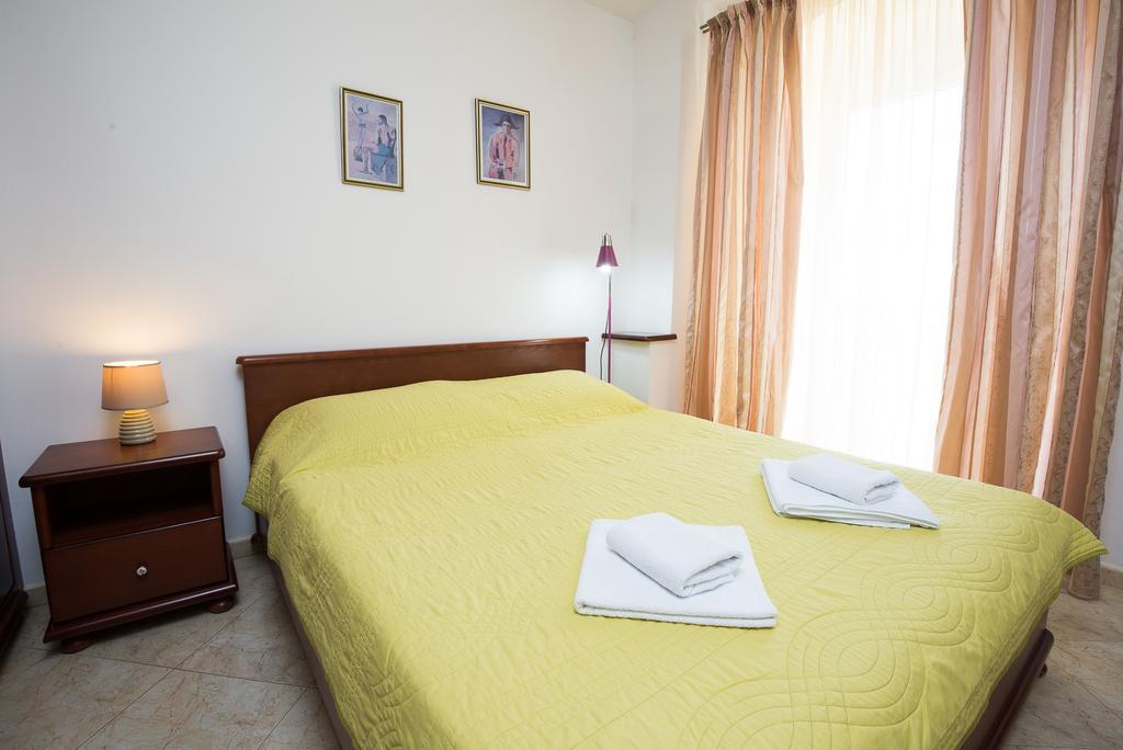Apartments Obala Dragovic Petrovac Buitenkant foto