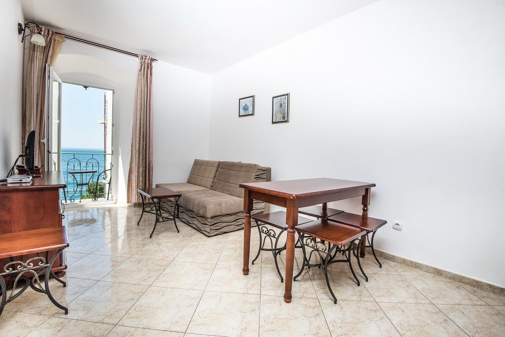 Apartments Obala Dragovic Petrovac Buitenkant foto